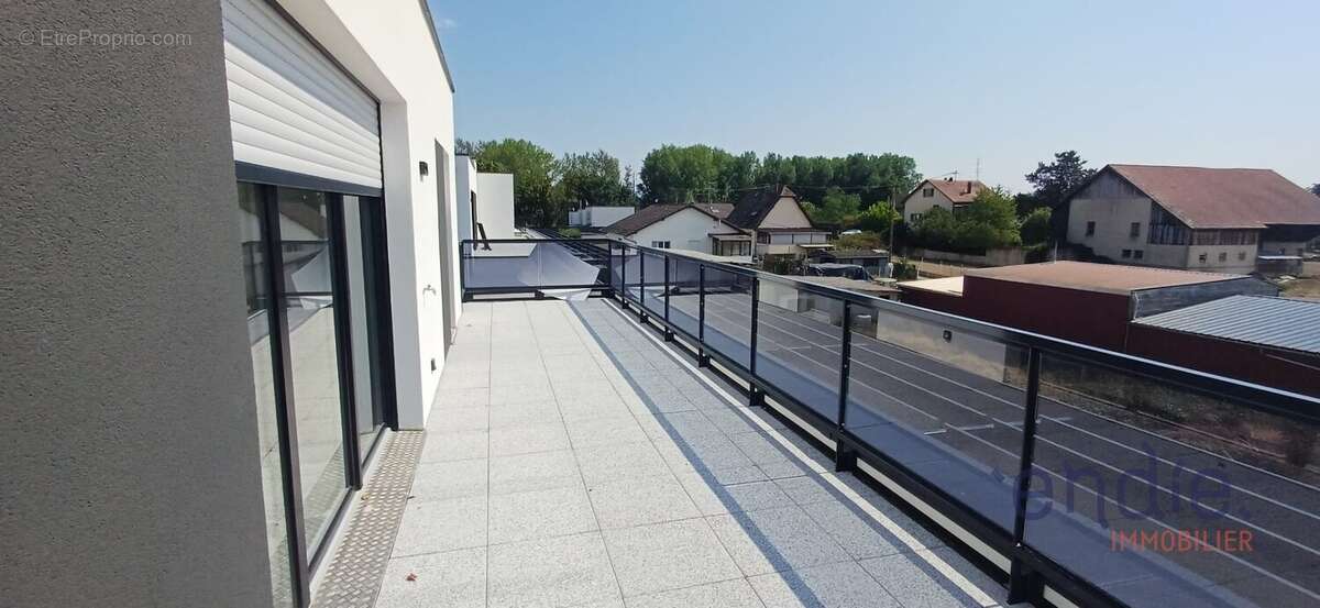 BARTENHEIM-LA-CHAUSSÉE  Magnifique appartement 5 pièces en attique avec terrasse de 27 m²  Disponible immédiatement - photo 2
