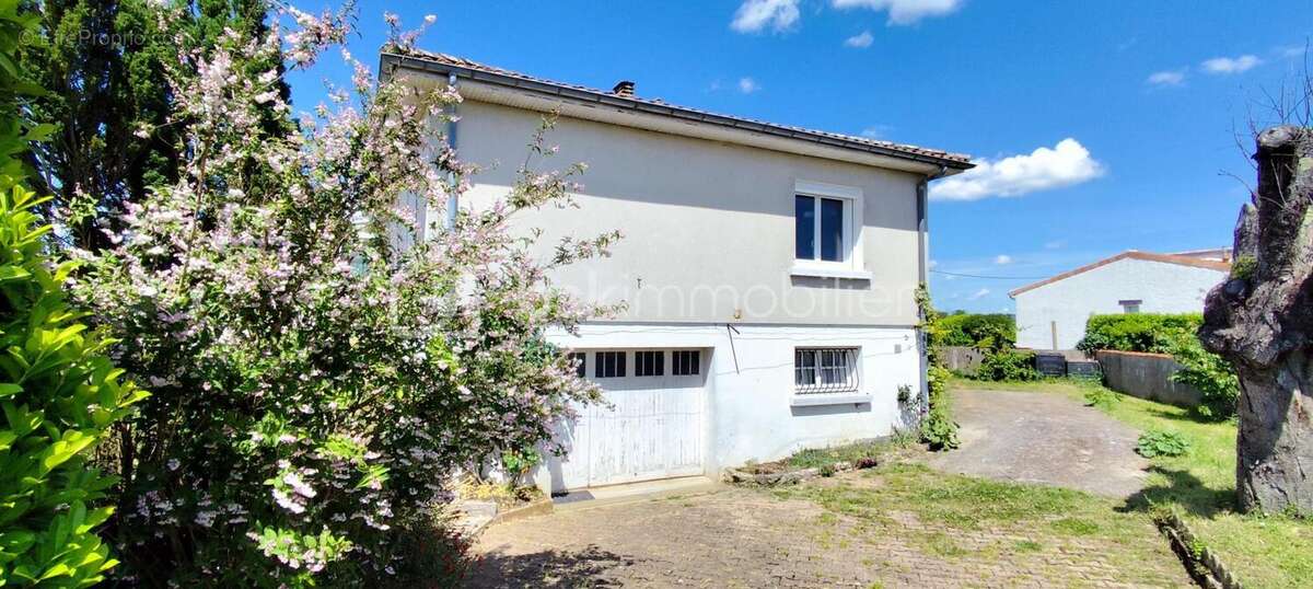 Maison à MAGNE