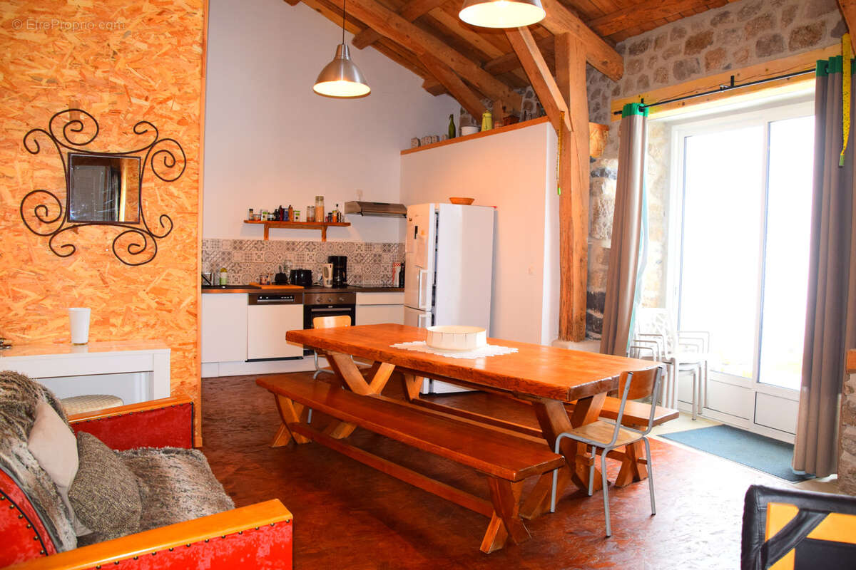 Maison à LE LAC-D&#039;ISSARLES