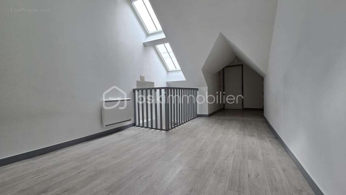 Maison à D'HUISON-LONGUEVILLE