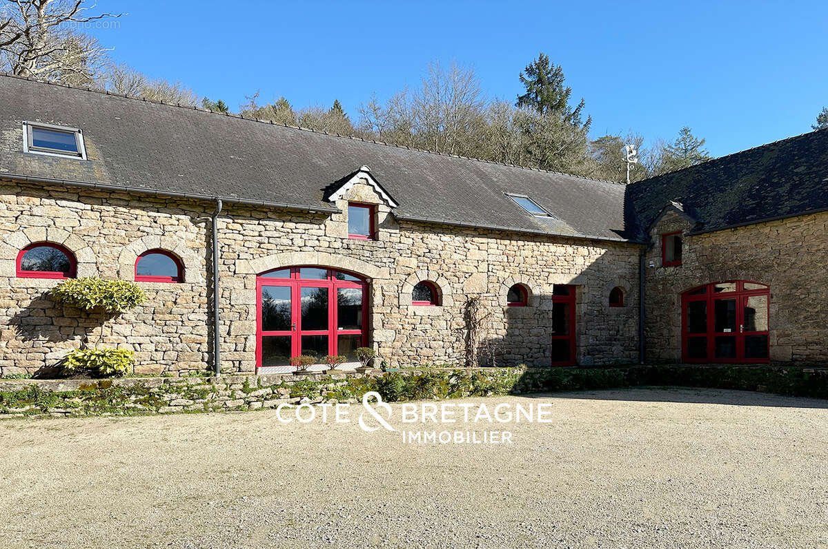 Bel ensemble de bâtiments en pierre de taille au faouët dans le morbihan  réf : 202595 - photo 21