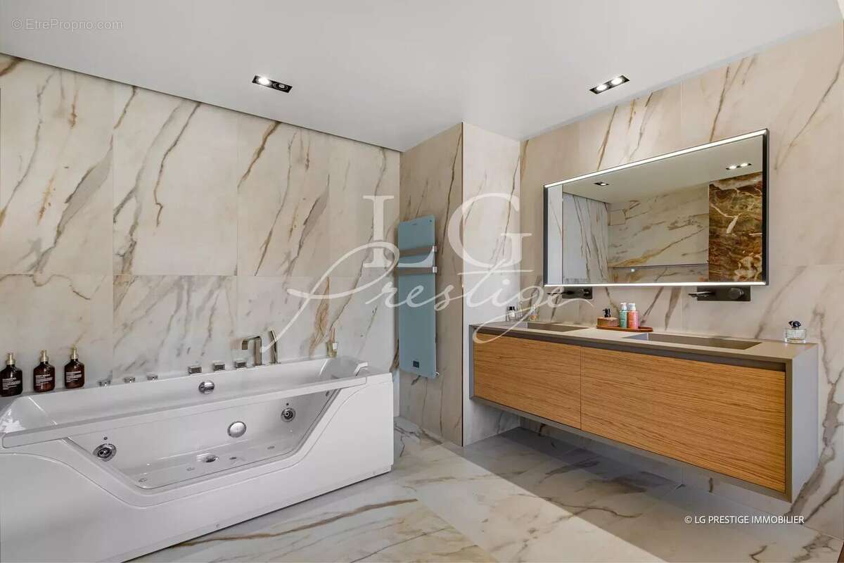 Appartement à MANDELIEU-LA-NAPOULE