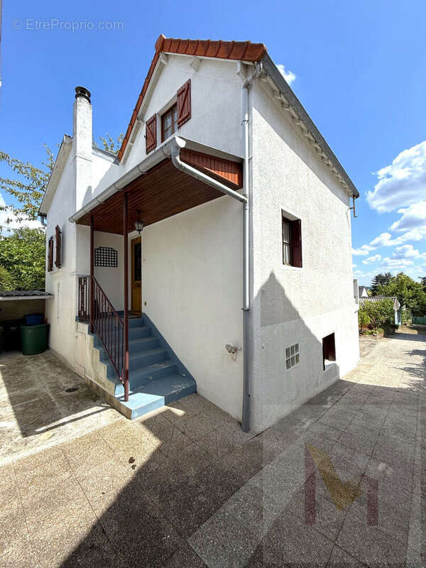 Maison avec garage, jardin sur 590 m² de terrain. - photo 6