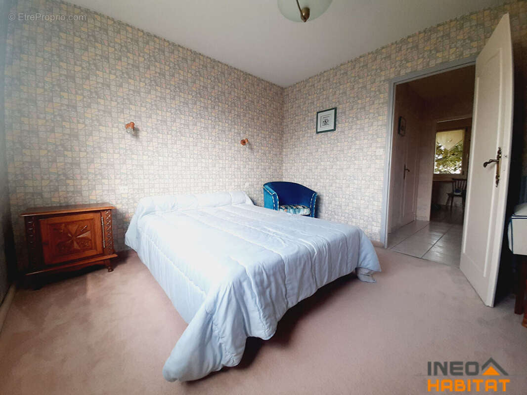 Maison à MONTREUIL-LE-GAST