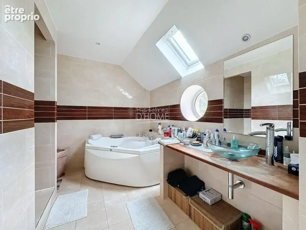 À quelques kilomètres de La Ferté-Gaucher – Maison familiale de 250 m² - photo 9