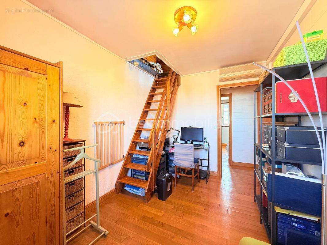 Maison spacieuse avec terrasse et jardin dans un cadre serein - photo 17