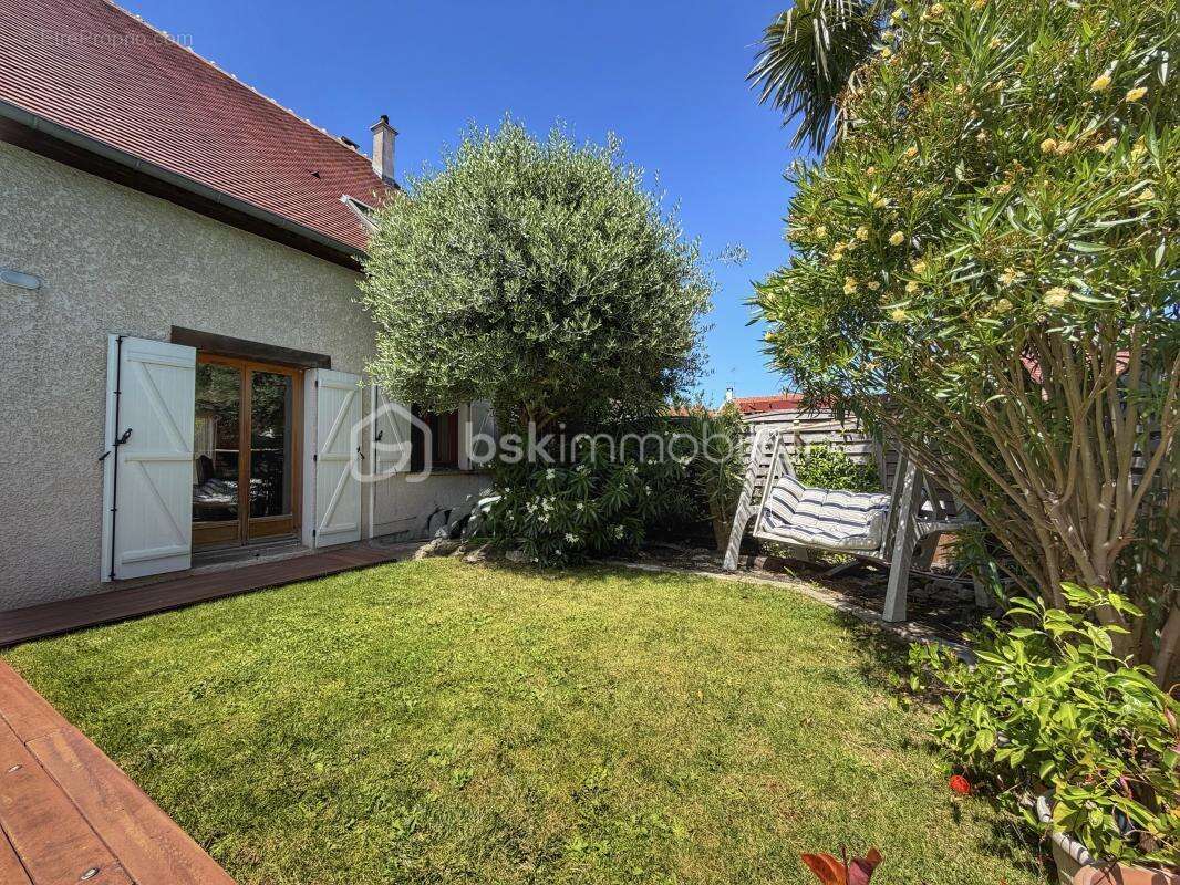 Villeneuve-le-Roi – Maison familiale avec piscine - photo 5