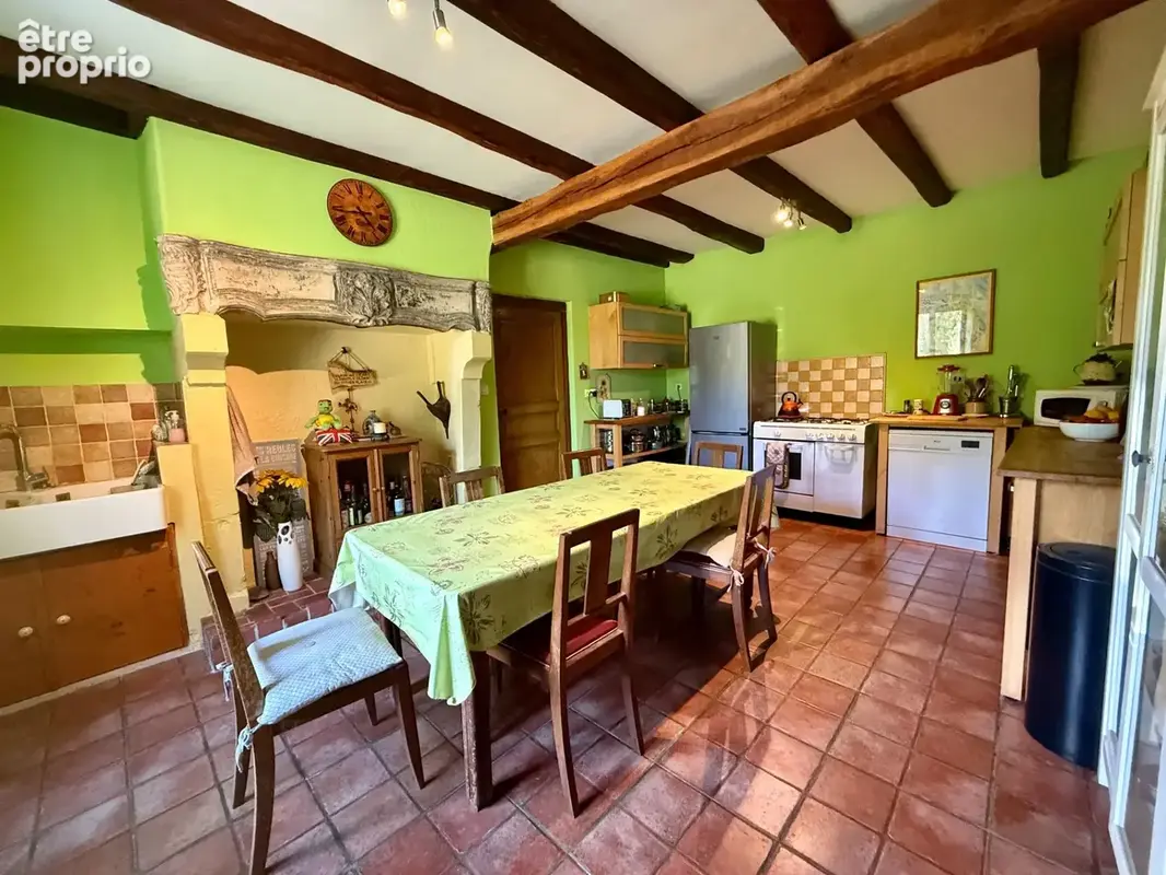 Maison de caractère avec piscine et nombreuses dépendances dans un environnement paisible - photo 3