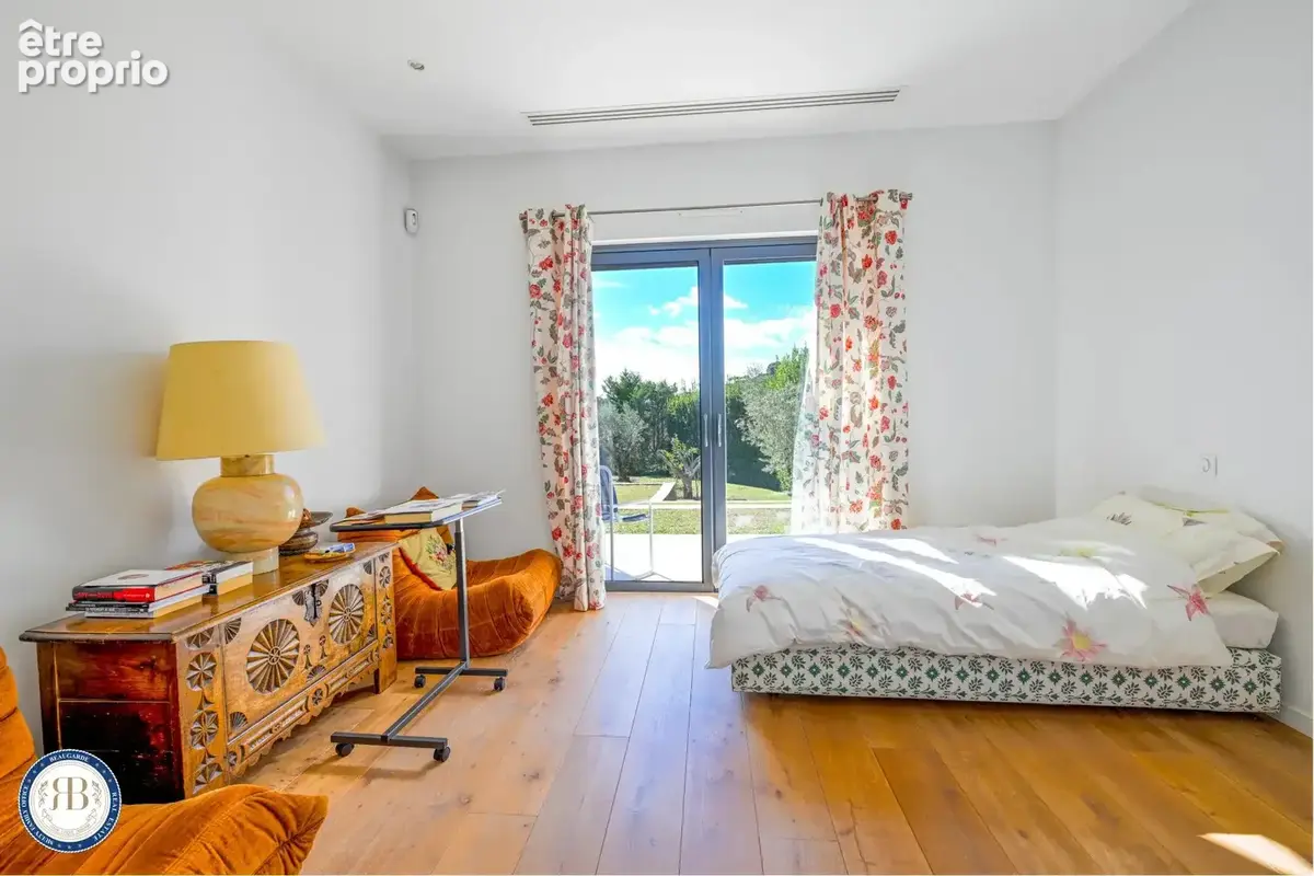 À vendre — villa contemporaine à mougins — secteur recherché — calme —	4 chambres / avec appartement indépendant - photo 10