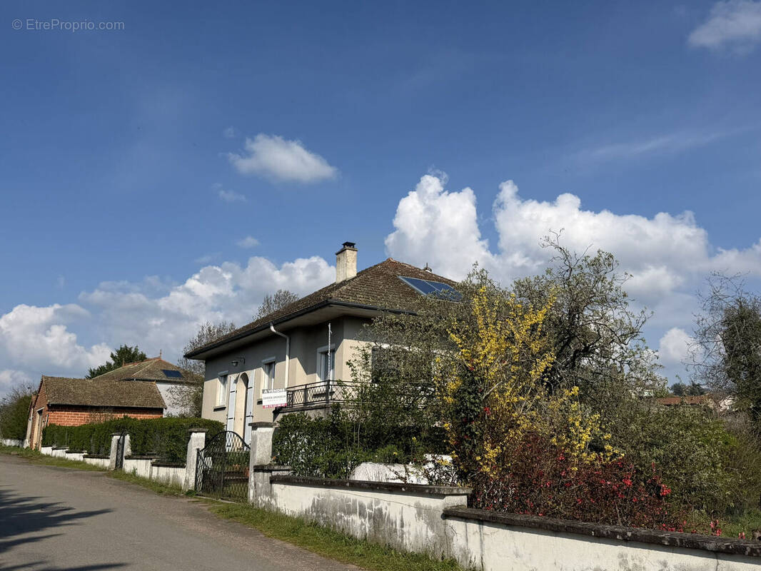 Photo 1 - Maison à COURS-LA-VILLE