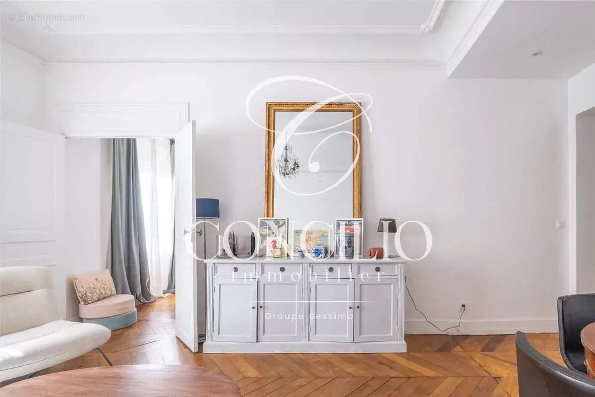 Appartement à PARIS-8E