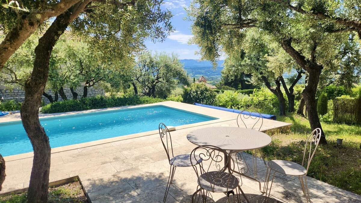 Maison à SAINT-SATURNIN-LES-APT