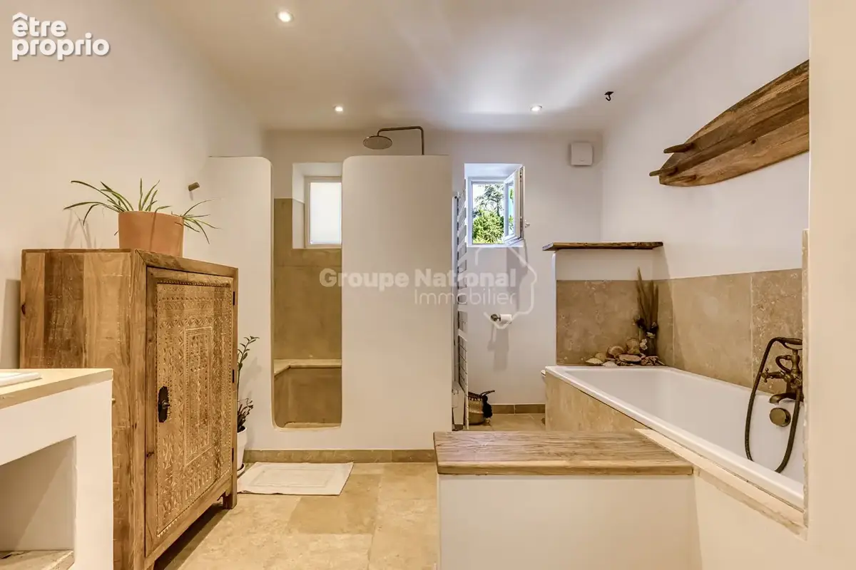 À Reillanne - Maison rénovée, 5 chambres, piscine, vue dégagée - photo 6