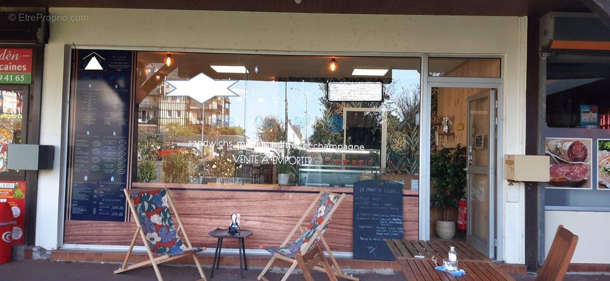 FACADE DU RESTAURANT - Commerce à VILLERS-SUR-MER