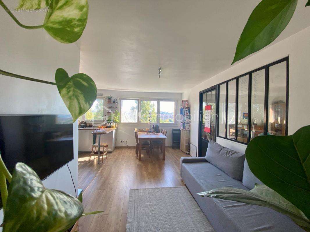 Spacieux 4 pièces de 75 m² avec 3 chambres/balcon/ cave et vue dégagée - photo 2