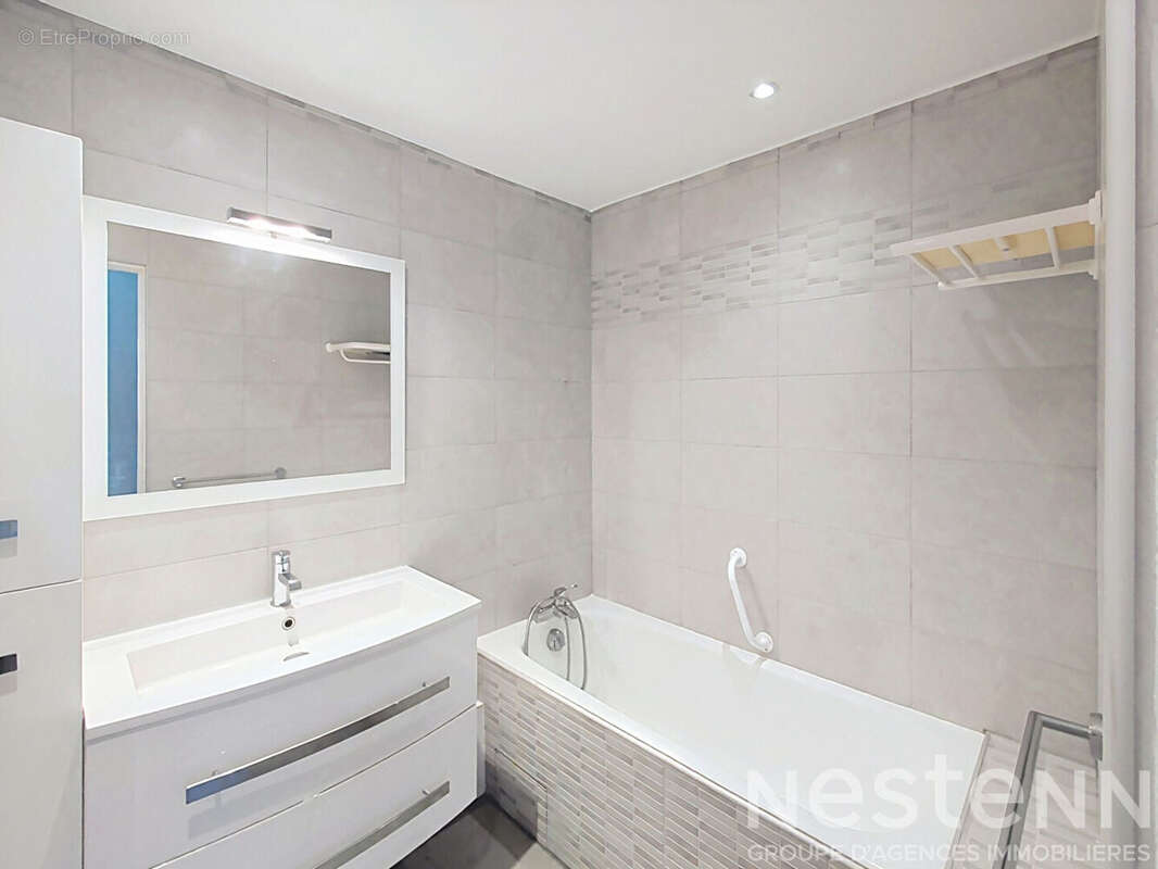 Appartement à LA LONDE-LES-MAURES