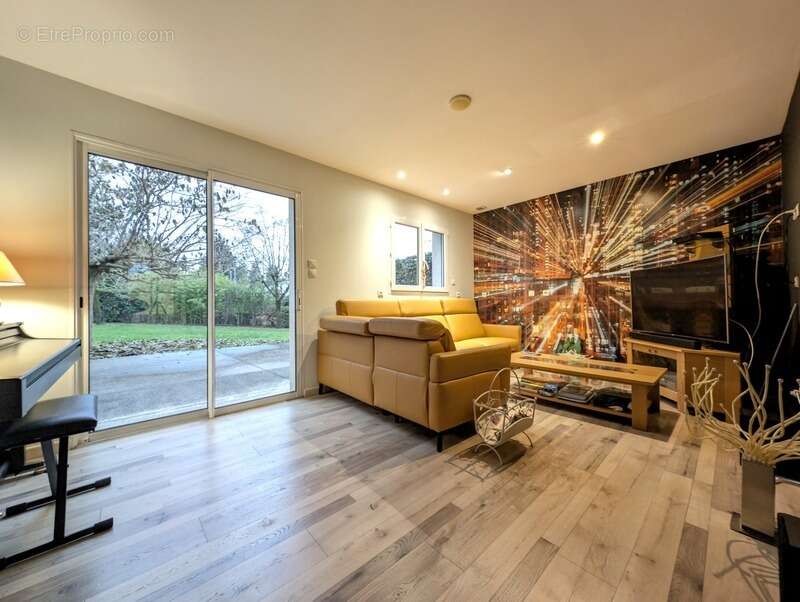 Maison à COMMELLE-VERNAY