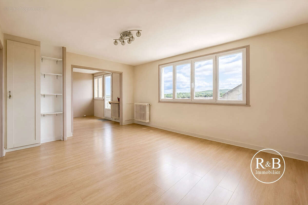 Appartement à LES CLAYES-SOUS-BOIS