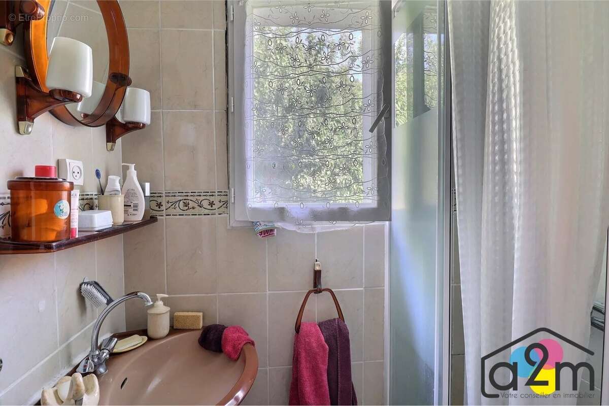 Maison avec sous-sol et jardin - Idéale premier achat! - photo 5