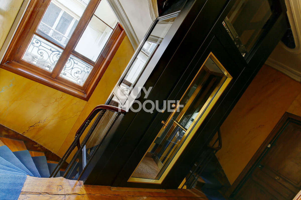 Appartement à PARIS-8E