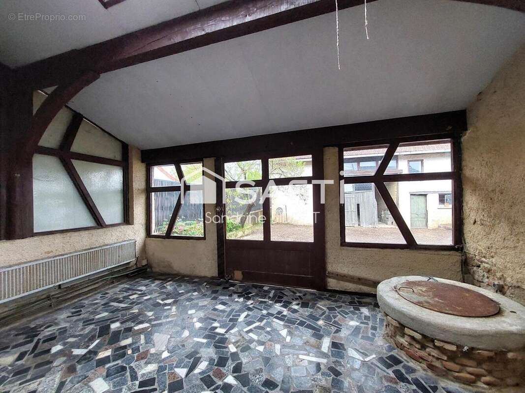 Maison 126 m² à Saint-Trivier-De-Courtes  - photo 2