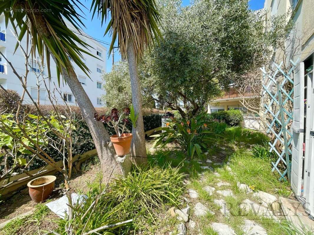 Appartement à SAINT-LAURENT-DU-VAR