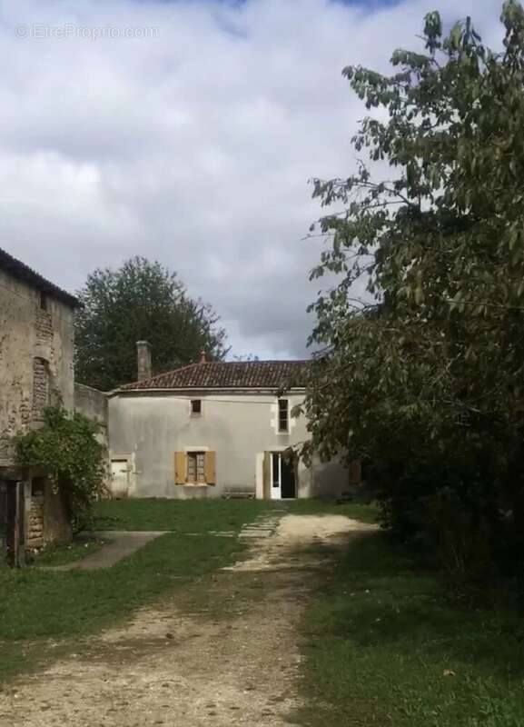 Maison à CHEF-BOUTONNE