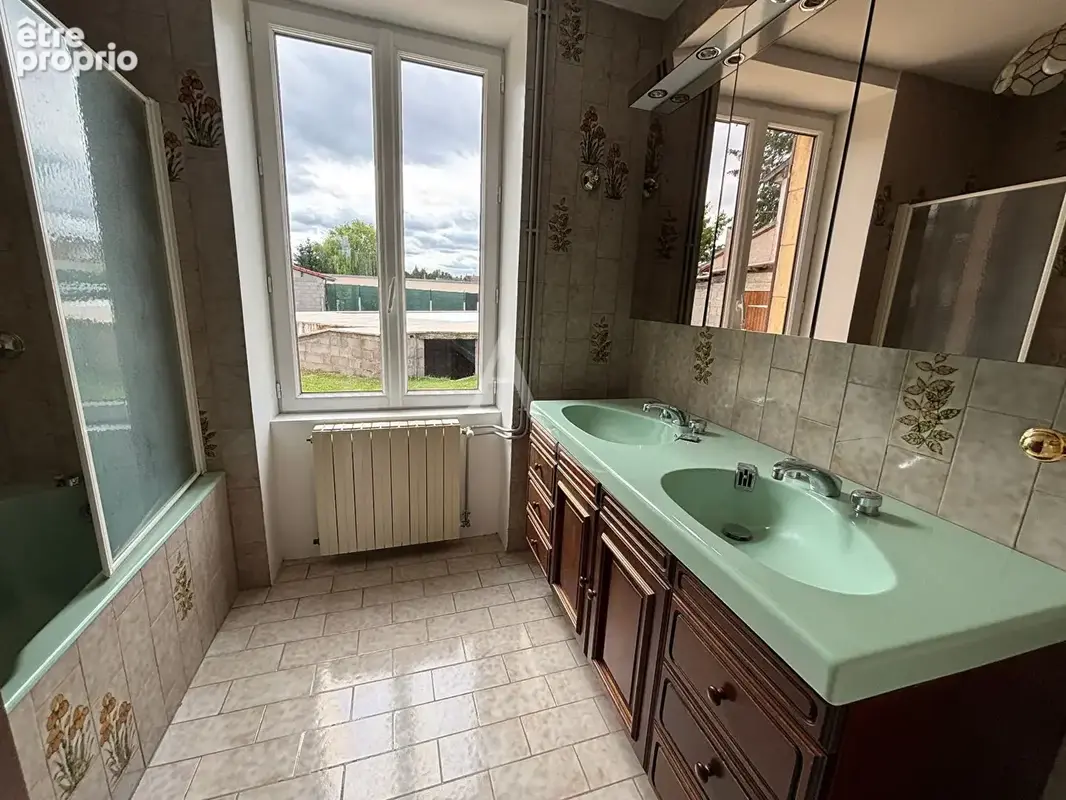 En vente Fourchambault maison ancienne  de plain pied, 5 chambres terrain - photo 4