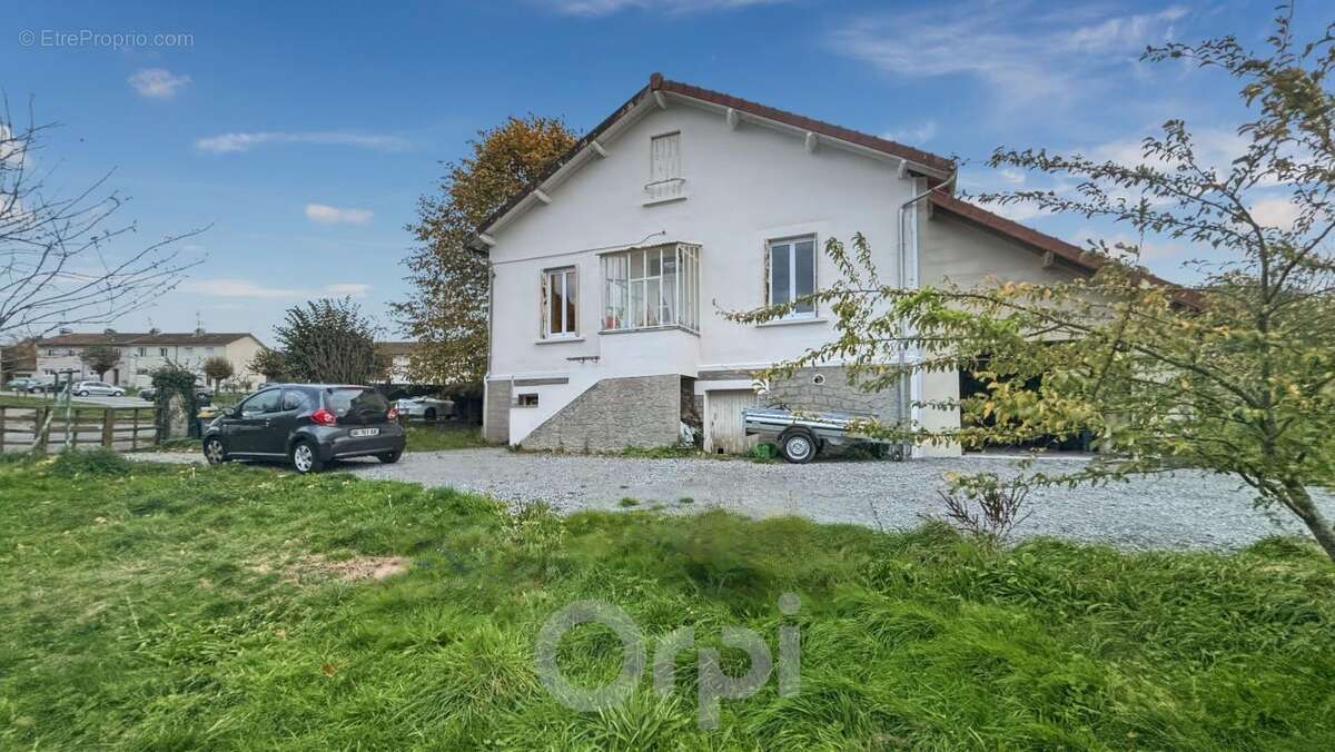 Maison à BESSINES-SUR-GARTEMPE