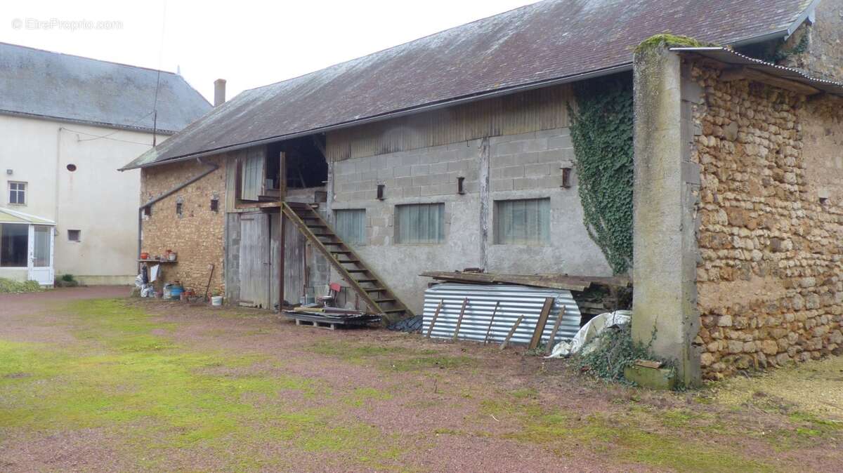 Dpt Deux Sèvres (79), à vendre proche de AIRVAULT maison P5, terrain 1335 m² - photo 9