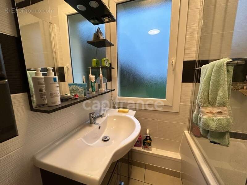 Dpt Dordogne (24), à vendre GENIS maison P5 de 113,78 m² - Terrain de 8 228,00 m² - photo 9