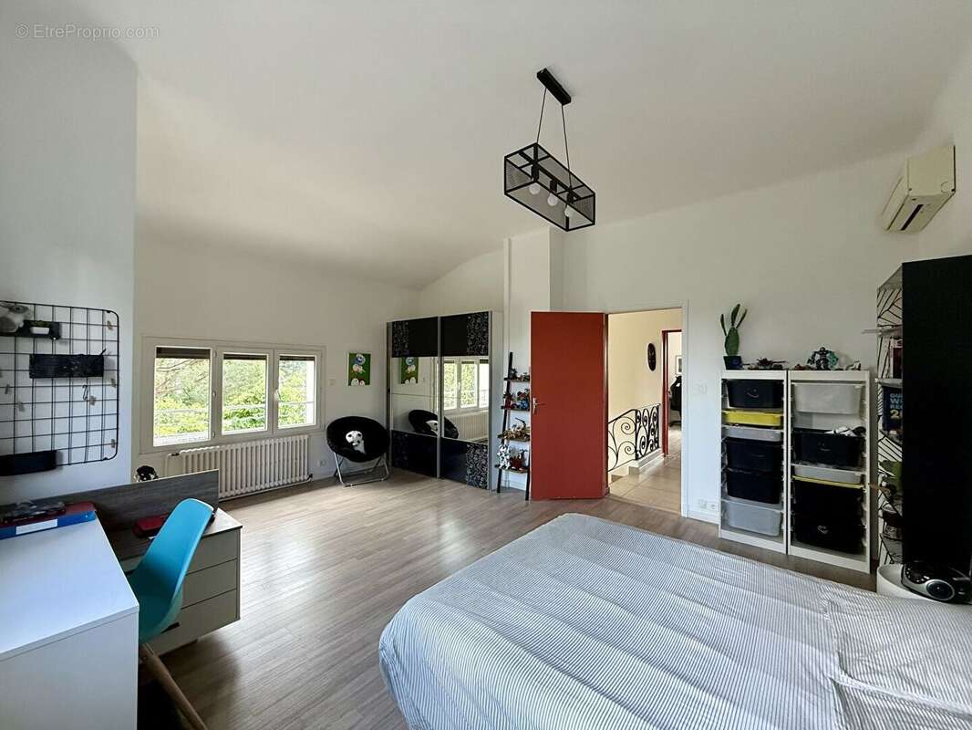 Maison de ville t6 avec garages et piscine - photo 13