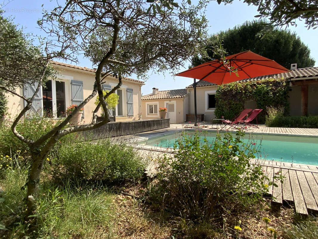 Maison de plain pied de 148 m2 avec piscine et T2 indépendant sur terrain de 1000 m2. - photo 5