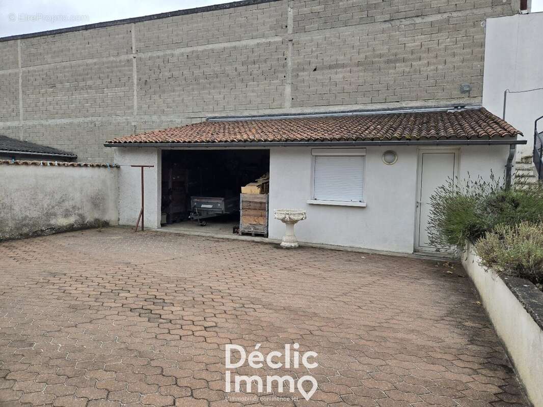 À VENDRE - Exceptionnel Hôtel-Restaurant clé en main avec licence IV + maison attenante - photo 13