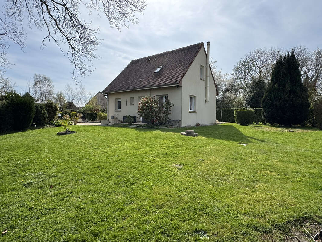 Maison à LA RIVIERE-SAINT-SAUVEUR