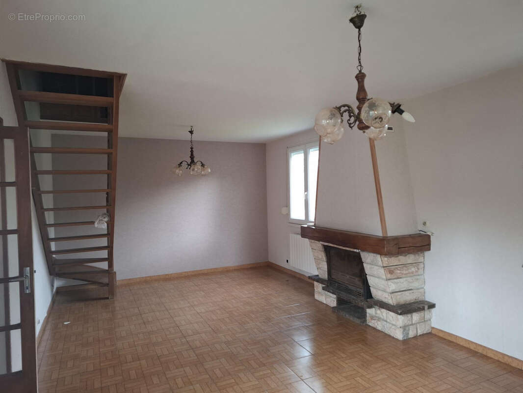 Maison à SAINT-YRIEIX-LA-PERCHE