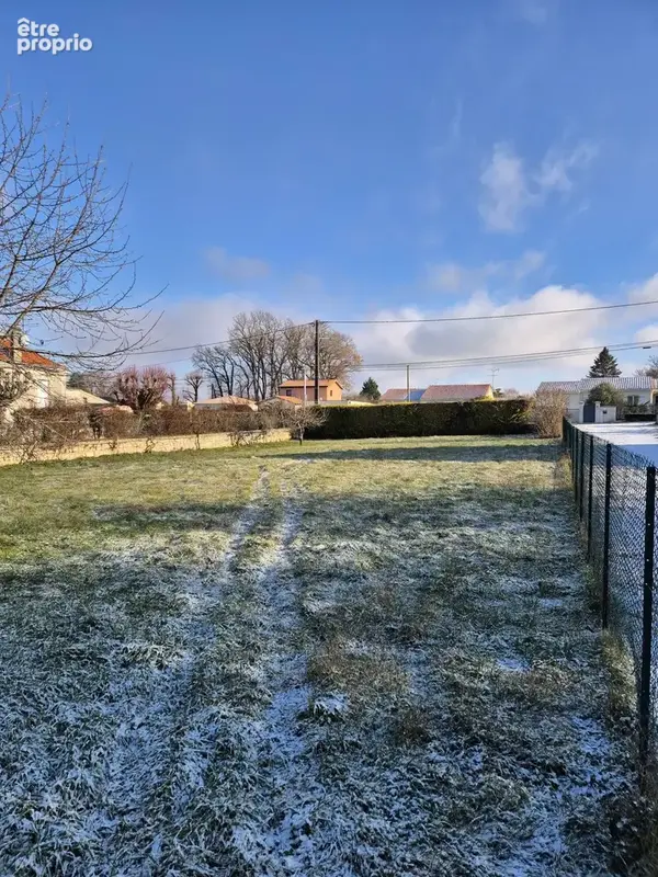 Terrain à VOEUIL-ET-GIGET
