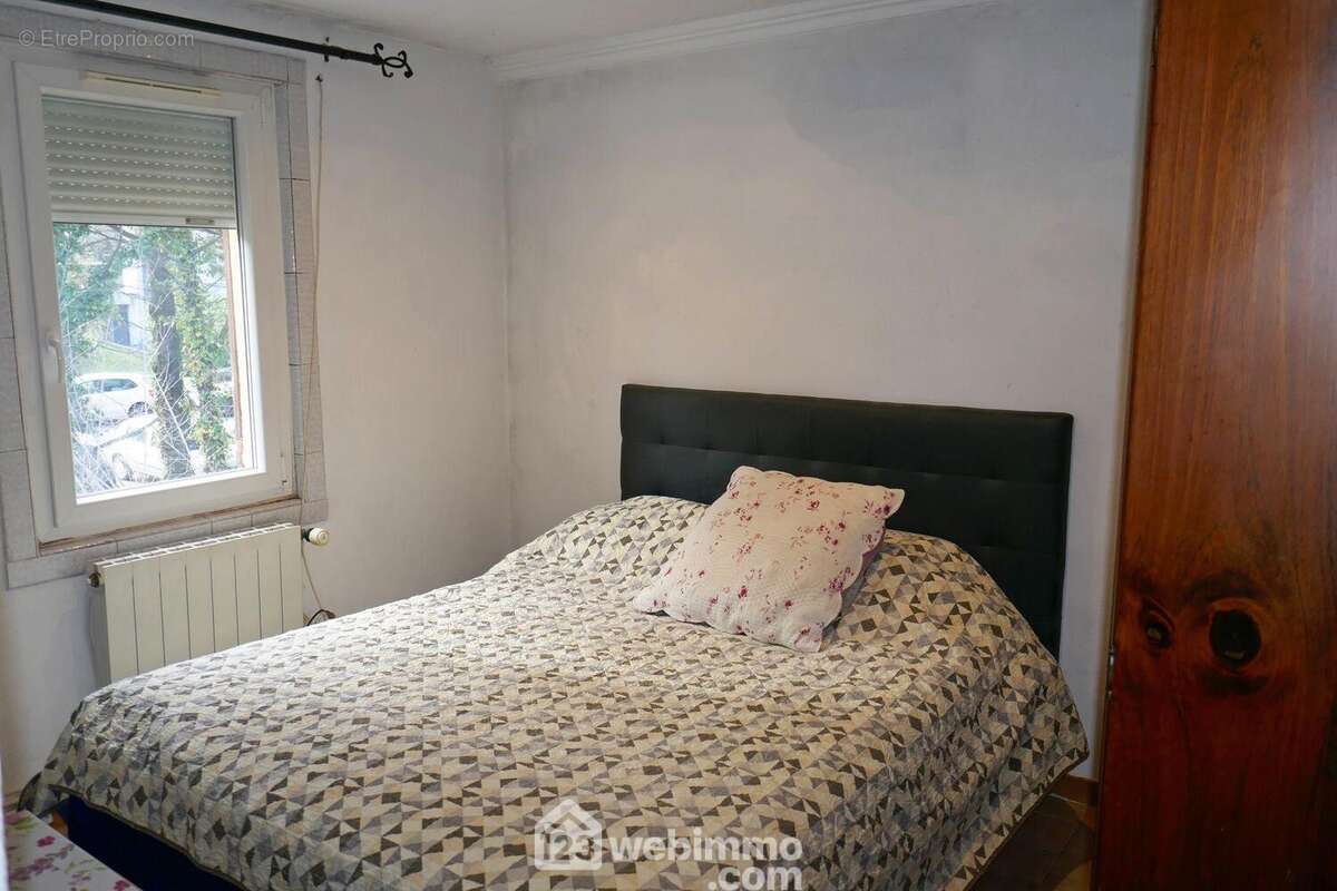 Habitation principale étage : Chambre 10,37m² - Maison à AVIGNON