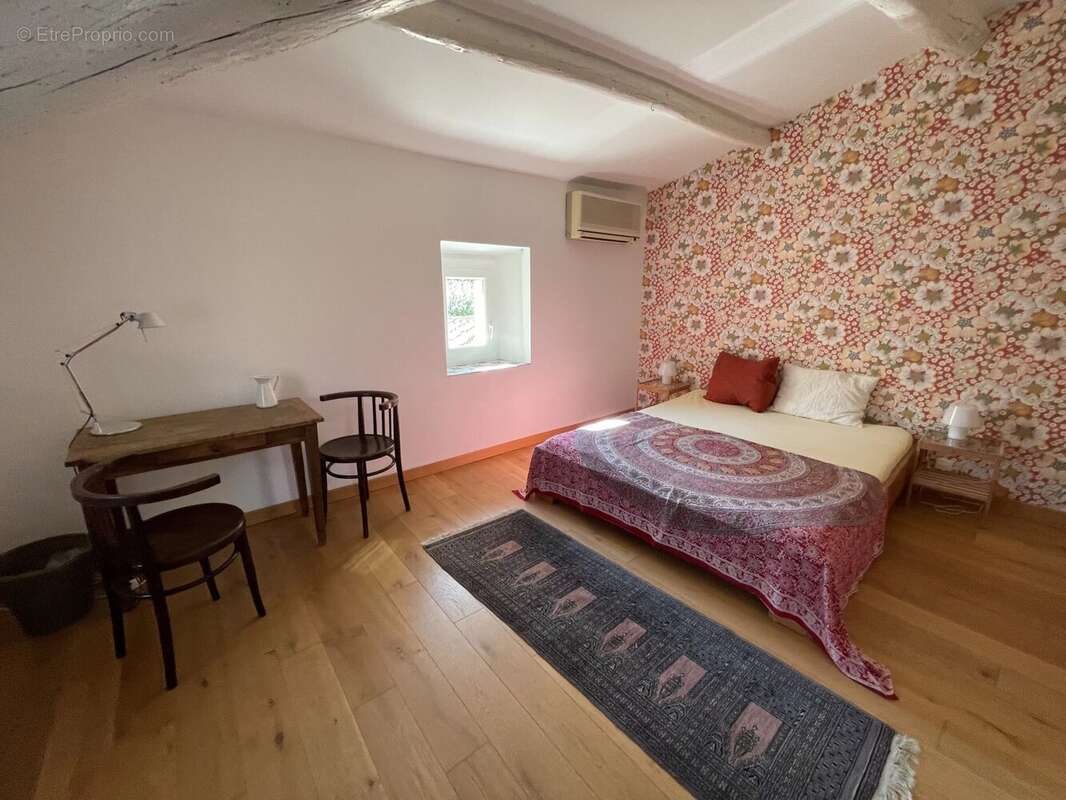 Maison à CEYRESTE
