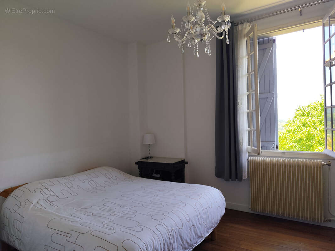 Maison 184,6 m2 avec appartement T2 et piscine centre de ST BERTRAND DE COMMINGES - photo 18