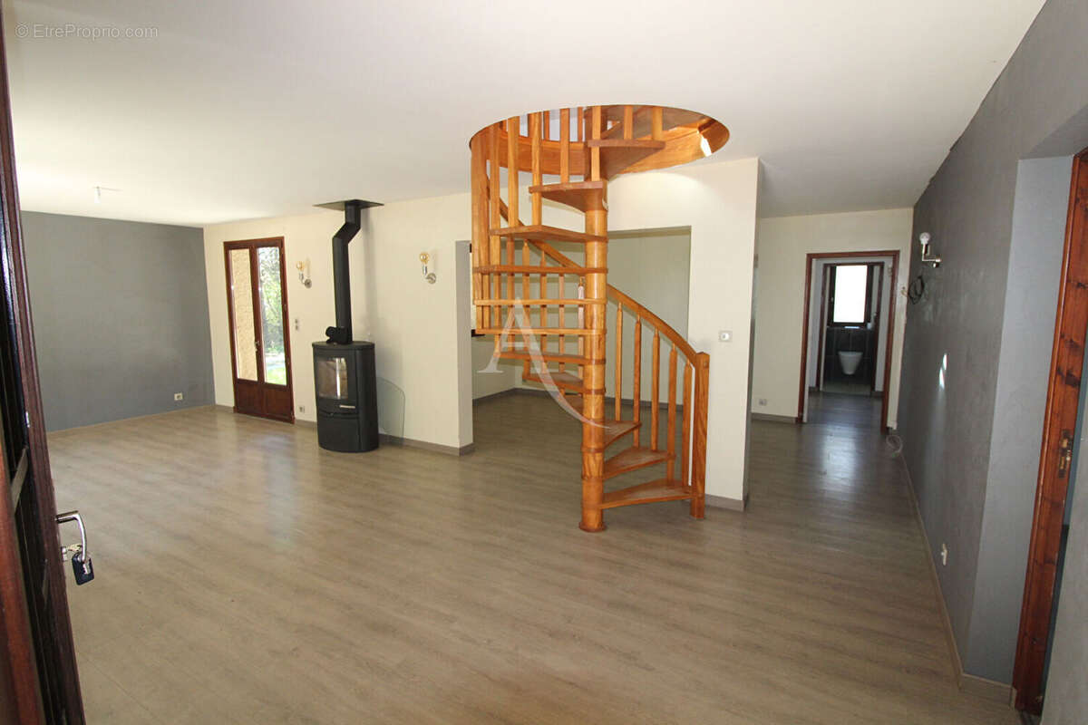 Maison à NEGREPELISSE