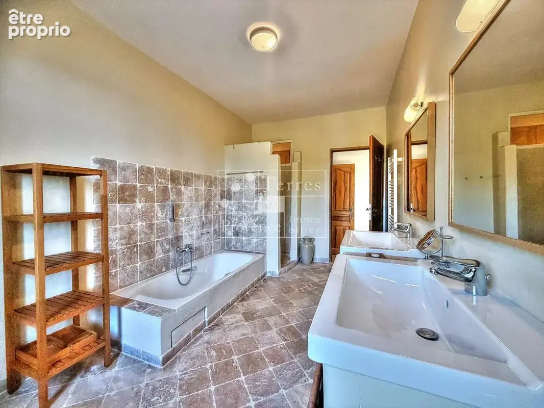 LORGUES – Élégante bastide provençale sur 4 000 m² avec piscine - photo 28