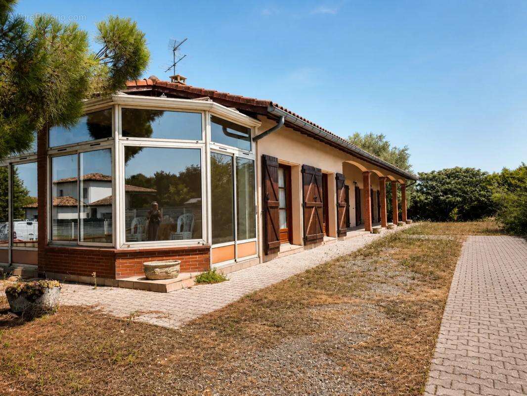 Maison plain-pied de 6 pièces de 185 m² à Eaunes - photo 10