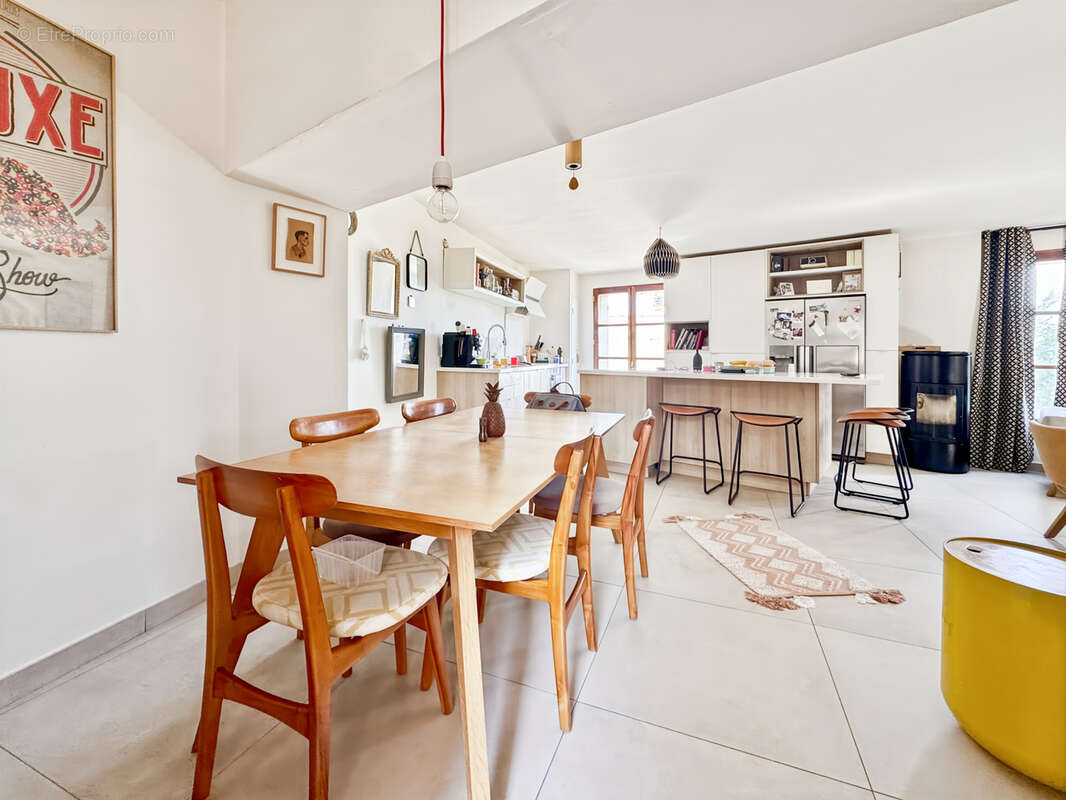 Maison à VENTABREN