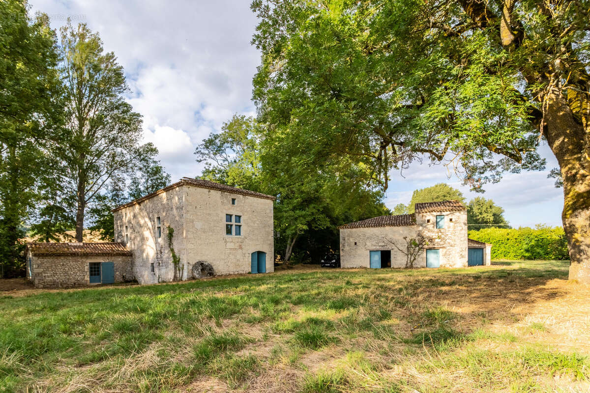 Moulin à eau en pierre - photo 11