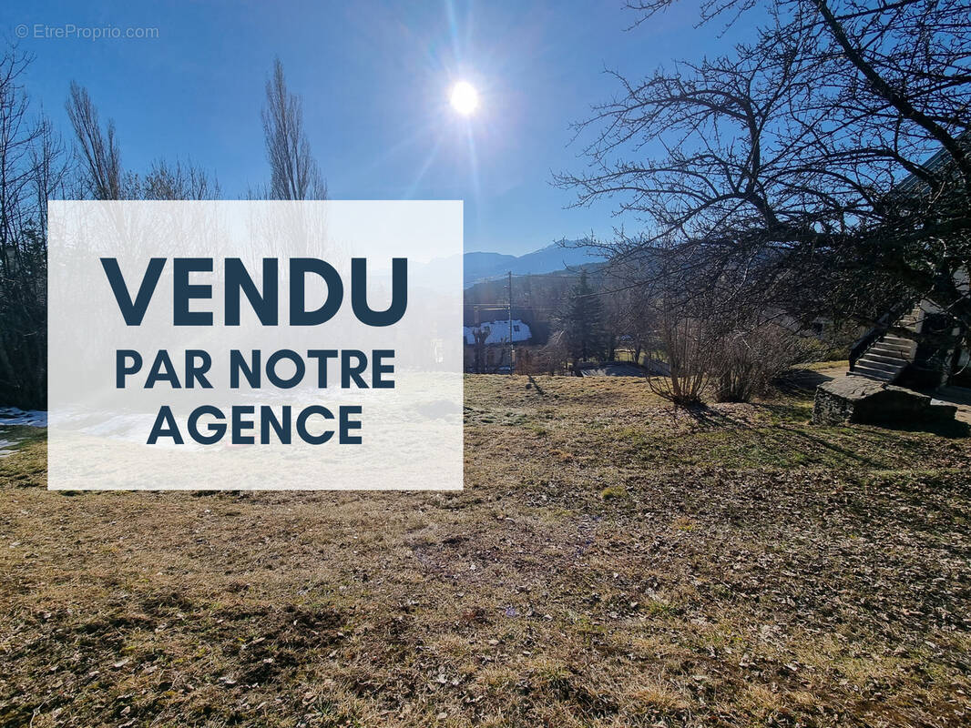 Terrain à SAINT-MICHEL-DE-CHAILLOL