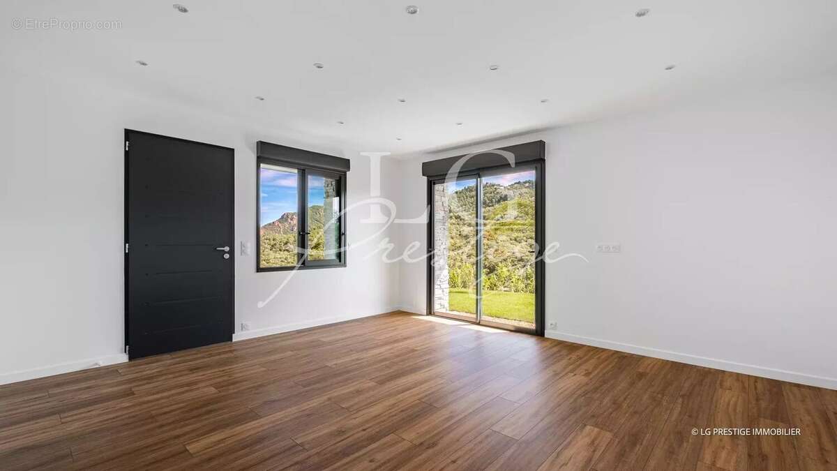 Maison à MANDELIEU-LA-NAPOULE