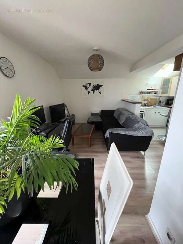 Appartement à MONDONVILLE-SAINT-JEAN