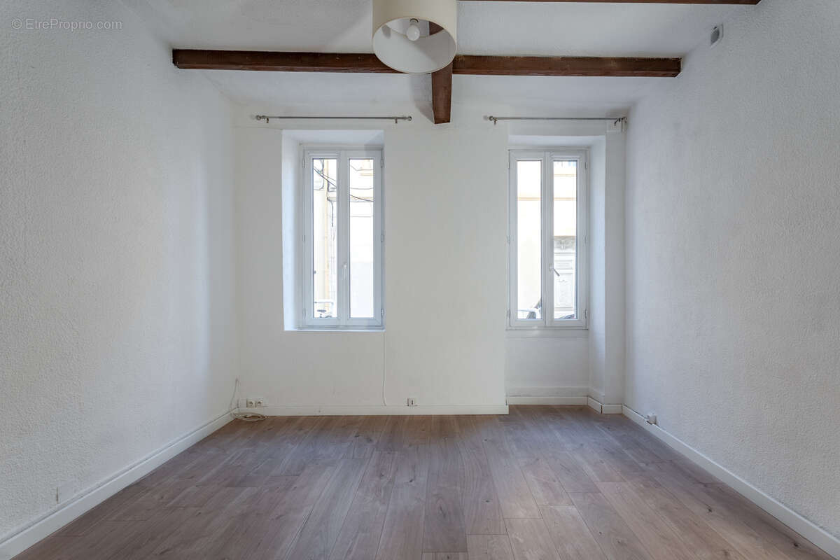 Appartement à MARSEILLE-4E