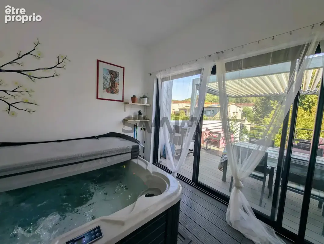 À vendre- maison de village  avec roof top et jaccuzi- st hi - photo 2